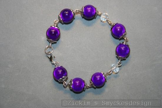 AR166 Purple miracle: Armband med lila mirakelprlor...89:- 49:-(dom r mycket mrkare lila i verkligeheten men blixten gr att dom ser ljusare ut, drav namnet mirakelprlor)