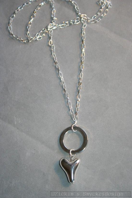 HA162 Heart ring: Halsband (70 cm) med en ring och ett hjärta...110:- SÅLD