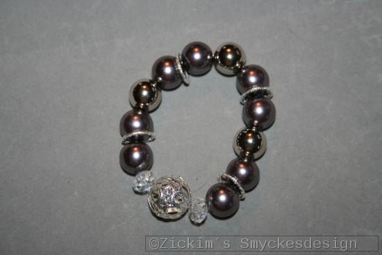 AR169 Ring pearls: Elastiskt armband med stora gra och silverfrgade prlor...100:- SLD