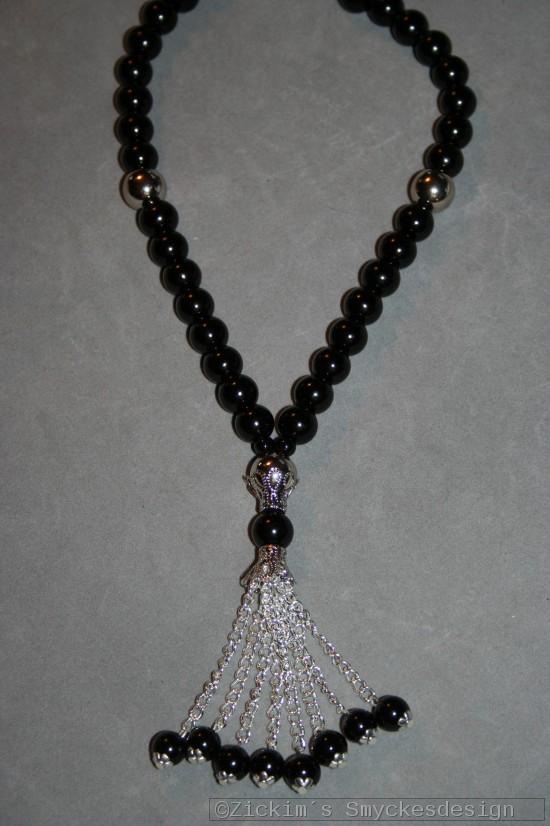 HA155 Hanging pearls: Halsband (44 cm + 10 cm hänge) med stora svarta pärlor samt ett pärlhänge...125:- 89:-
