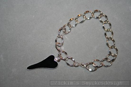 AR171 Black heart: Armband med ett svart hjrta...85:- SLD