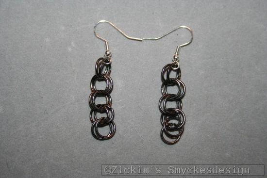 OR076 Black ring: rhngen med svarta ringar...45:- 25:-