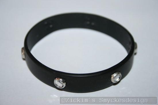 AR187 Rubber strass: Armband i gummi med strassnitar...55:-