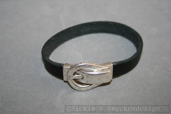 AR192 Buckle bracelet: Armband i lder (1 cm bred) med magnetls...99:- SLD 