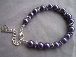 AR084 Chubby purple:  Armband med lila prlor samt 
knubbiga mellandelar...69:- SLD  
Fr att se en strre bild, klicka p denna lnk.