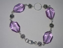 AR108 Purple rose: Armband med lila glasbumlingar...75:- 45:-Fr att se en strre bild, klicka p denna lnk.