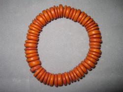 AR097 Orange disk arm: Elastiskt armband med orange trprlor...55:- SLD
Fr att se en strre bild, klicka p denna lnk.