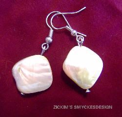OR016 Pearl ear: rhngen med  creme frgade snckskalsprlor...55:- 25:-