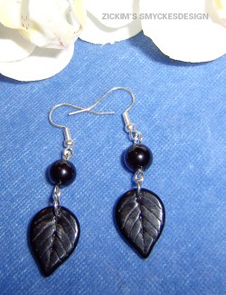 OR020 Black leaf: rhngen med glas lv i svart...55:- SLD
