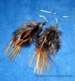 OR024 Ear feather: rhngen med fjdrar...60:- 30:- SLDFr att se en strre bild, klicka p denna lnk.
