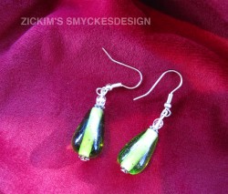 OR025 Green drop: rhngen med grna glasdroppar...75:- 40:- 
Lgg till bildtext
textarea cant be used in forms style=