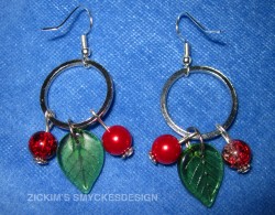 OR028 Red berry ear: rhngen med glaslv och rda prlor...60:- 30:- 
Fr att se en strre bild, klicka p denna lnk.  
Lgg till bildtext
textarea cant be used in forms style=