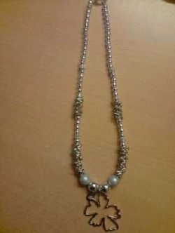 HA001 Silverflower: Halsband med en stor silverblomma...SLD