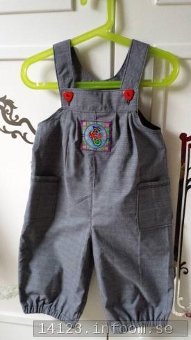 Hngslebyxa i denimfrgat bomullstyg, storlek 80.189 kr