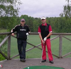 2 glada golfare.  (Magnus & Dana)