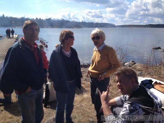 Samling vid bthuset. Foto Tomas Q.
