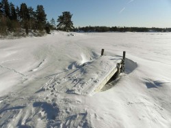 Vy sderut med badberget till vnster och grynnan till hger.