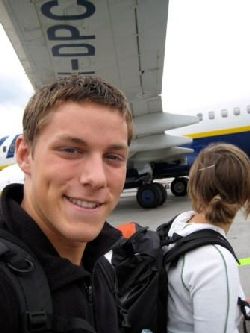 Hr ska vi precis g p flyget till Paris.
