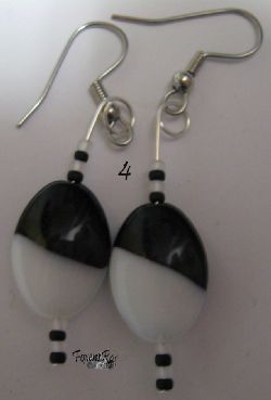 YingYang
(***Finns i 5 exemplar)
Örhänget är 5 cm långt beståra av matta svarta och vita rocalies och ett glashänge i svart/vitt.
Pris: 50:- (Svenska Kronor) YingYang
(***Finns i 5 exemplar)
Örhänget är 5 cm långt beståra av matta svarta och vita rocalies och ett glashänge i svart/vitt.
Pris: 50:- (Svenska Kronor)