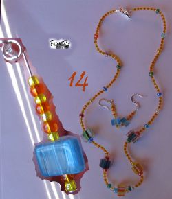 Godis
Nummer 14
Halsband&Örhängen
Halsbandet är 57 cm olåst.
Halsbandet består av 5 glasformer med färgstreck i 3 fyrkanter 1 rund och 1 trekant, gula och orange rocalies och större rocalies i olika färger. Toggellås.
Örhängen
Örhänget är 4 cm långt består av en turkos trekant och gula och orange mindre rocalies.
Pris: 260:- (svenska Kronor) Godis
Nummer 14
Halsband&Örhängen
Halsbandet är 57 cm olåst.
Halsbandet består av 5 glasformer med färgstreck i 3 fyrkanter 1 rund och 1 trekant, gula och orange rocalies och större rocalies i olika färger. Toggellås.
Örhängen
Örhänget är 4 cm långt består av en turkos trekant och gula och orange mindre rocalies.
Pris: 260:- (svenska Kronor)