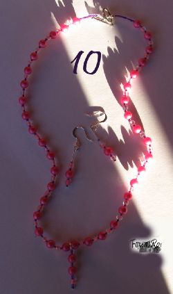 RosaLilaDrom
Nummer 10
Halsband&Örhängen
Halsbandet är 48 cm olåst.
Halsbandet består av en Center som är 3,5 cm, som är rosa pärlor, större genomskinliga rocalies med en rosa center och mindre rocalies genomskinliga med en lila center. Toggellås.
Örhängen
Örhänget är 4,5 cm långt och består av samma glaspärlor som halsbandet.
Pris: 240:- (svenska Kronor) RosaLilaDrom
Nummer 10
Halsband&Örhängen
Halsbandet är 48 cm olåst.
Halsbandet består av en Center som är 3,5 cm, som är rosa pärlor, större genomskinliga rocalies med en rosa center och mindre rocalies genomskinliga med en lila center. Toggellås.
Örhängen
Örhänget är 4,5 cm långt och består av samma glaspärlor som halsbandet.
Pris: 240:- (svenska Kronor)