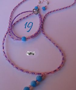 TurkosKula
Nummer 19
Halsband&Armband&Örhängen
Halsbandet är 64 cm olåst det består av ett centerhänge som är 3,5 cm långt, 3 turkosa glaspärlor, ljusrosa facettpärla av plast och lila rocalies. Halsbandet har ett regelbundet mönster bestående av ljusrosa plast facetter och lila glasrocalies.Toggellås.
Armband
Armbandet är 23 cm långt olåst och är dubbelt består av en turkos glaskula i mitten och lila rocalies och ljusrosa plast facetter. Toggellås.
Örhängen
Örhänet är 4,5 cm långt betsår av en turkos glaskula och tre lila rocalies och en ljusrosa platsfacett.
Pris: 260:- (svenska Kronor) TurkosKula
Nummer 19
Halsband&Armband&Örhängen
Halsbandet är 64 cm olåst det består av ett centerhänge som är 3,5 cm långt, 3 turkosa glaspärlor, ljusrosa facettpärla av plast och lila rocalies. Halsbandet har ett regelbundet mönster bestående av ljusrosa plast facetter och lila glasrocalies.Toggellås.
Armband
Armbandet är 23 cm långt olåst och är dubbelt består av en turkos glaskula i mitten och lila rocalies och ljusrosa plast facetter. Toggellås.
Örhängen
Örhänet är 4,5 cm långt betsår av en turkos glaskula och tre lila rocalies och en ljusrosa platsfacett.
Pris: 260:- (svenska Kronor)