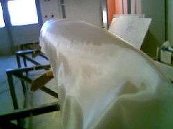 Nu r det tid fr epoxiplast efter att ha slipat skrov och dck till den finish men villa ha, bttre grundarbete ger bttre resultat.