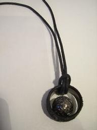 Den hr ligger p killsidan s om man vill ha lite mer maskulina halsband s ligger det fler alt dr