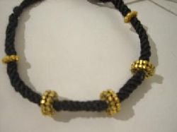 Halsband med dskallar i strass ligger under kat. special halsband