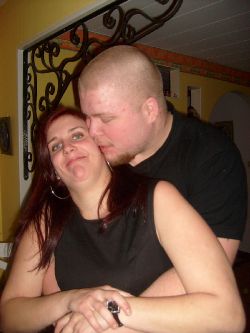 Mamma & pappa!Nyrsafton -08, den dag dem fick reda p att mamma var med mig:-D