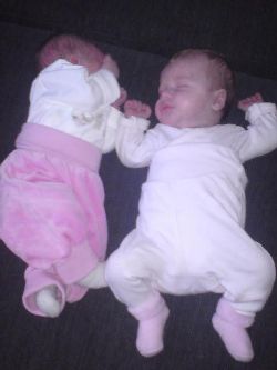 Melissa&Linna  Jag(2 mnader) & min kompis Linna(1 vecka)