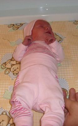 Kldd fr hemfrd:-)Frsta klderna i rtt storlek, pappas mormor som kpte dem.Strl. 44