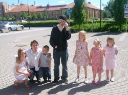 Från vänster :
Julia , Sebastian.. mina syskonbarn Mateo,Marcus ,Melissa ,Melina och sist men inte minst ..Patricks dotter Moa Från vänster :
Julia , Sebastian.. mina syskonbarn Mateo,Marcus ,Melissa ,Melina och sist men inte minst ..Patricks dotter Moa
