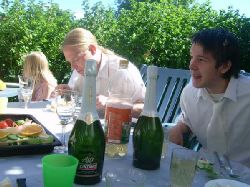 Min svger Stefan och min son .. hihi s finkldda de r :)
Framfr min syrras smrgstrta som kan f vem som helst att ta ihjl sej