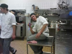 sonen min i skolan .. oavsett hur lat han ser ut s gr han en sn god potatisgratng .. Love u