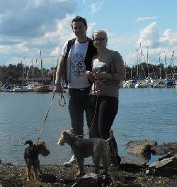 Min son, Freddie och hans flickvn EmmaSen r det Ida och Kevin vra hundar