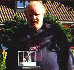 http:// jpeg-bild  1991-1 gubben bakom gubbarna