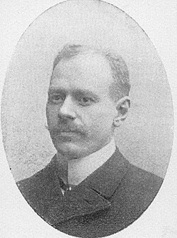 Min farsas farfar lg visst inte p soffan precis med datorn p magen  ;-)https://www.gavledraget.se/Slakten_Engwall.htmFrom Wikipedia, the free encyclopedia Knut Emil Engwall3rd Patriarch of the Engwall family1st Patriarch of the 7th lineagePreceded byErnst Victor EngwallSucceeded bySven Victor Engwall3rd chairman of Vict. Th. Engwall & Co3st chairman of the Engwall boardPreceded byErnst Victor EngwallSucceeded bySven Victor EngwallPersonal detailsBorn1863Died1923Resting placeThe Engwall family grave in GvleNationalitySwedishSpouseCalla GyllenhammarChildren9, including Bjrn EngwallParentVictor Theodor EngwallProfessionMerchantIndustrialistPhilanthropistPortfolioVict. Th. Engwall & CoKnut Emil Engwall (English pronunciation: [nˈʌt ˈɛmɪl ɛŋɡwˈɔːl]; Hangul: 크누트 에밀 잉월; born 3 October 1863, died 27 March 1923) was a Swedish industrialist, activist, politician and heir of the Engwall family.Biography[edit]Knut Emil Engwall was the sixth son of Victor Theodor Engwall. Emil Engwall obtained a civil engineering degree in 1887.[1] He joined Vict. Th. Engwall & Co in 1893. He was appointed as a partner in 1898, deputy CEO in 1905, and ultimately CEO in 1915, following the passing of his brother.[2]Before joining the family business, Knut Emil Engwall, lived in the United States and Mexico.[1] In the United States, he initiated an acquaintanceship with Thomas Edison.[3] In 1881, Knut Emil Engwall volunteered in preparation for the New York City lightening event. On September 4, 1882, Emil Engwall witnessed what he later recalled to be 